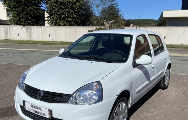 RENAULT Clio II 1.2 i 75 cv Campus (Faibles Kms)